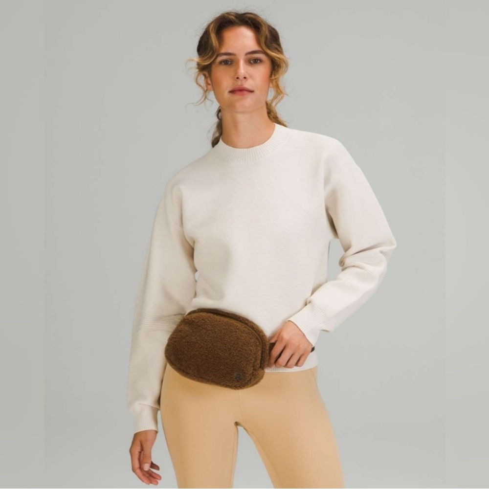 Lululemon Athletica Fleece Waist Bag in Brown.
